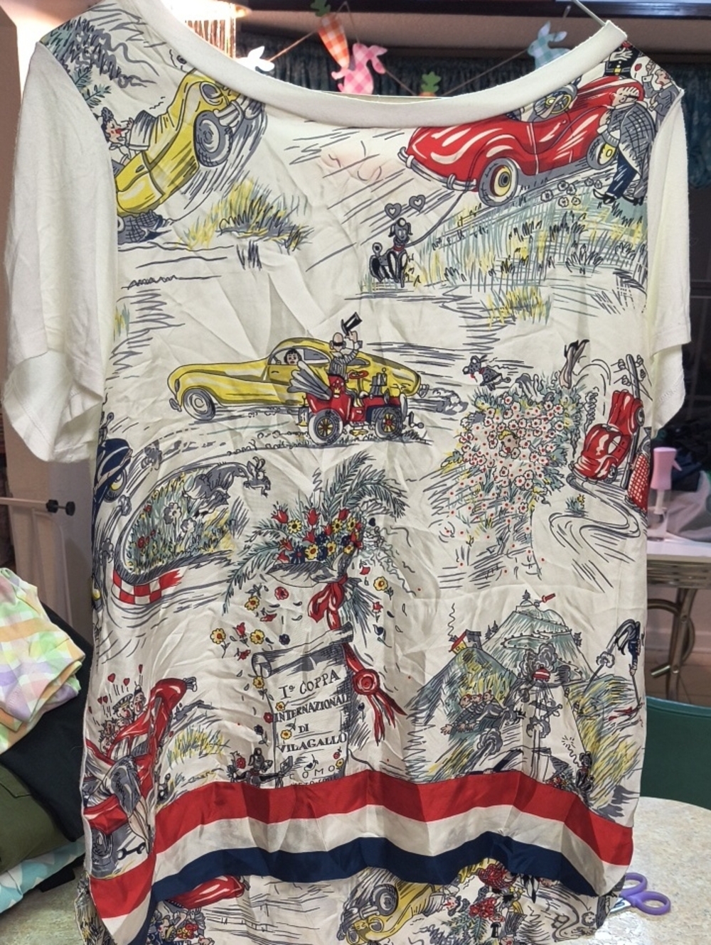 Vilagallo White Tee with Red, Yellow & Blue Scenic Car Print 💯 Silk Front Sz XL